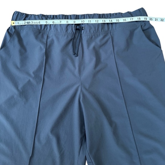 Athletic Works, Dri-More Tech Capri Pants, Plus Size XXL, Gray 🏃♀️➡️ - Picture 3 of 9